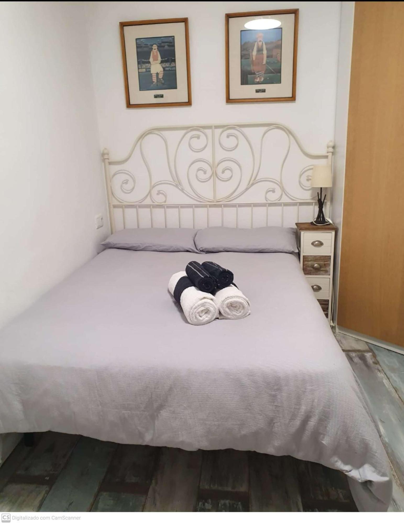 Studio Or Rooms With Private Bathroom Or Rooms With Shared Bathroom Barcellona Esterno foto