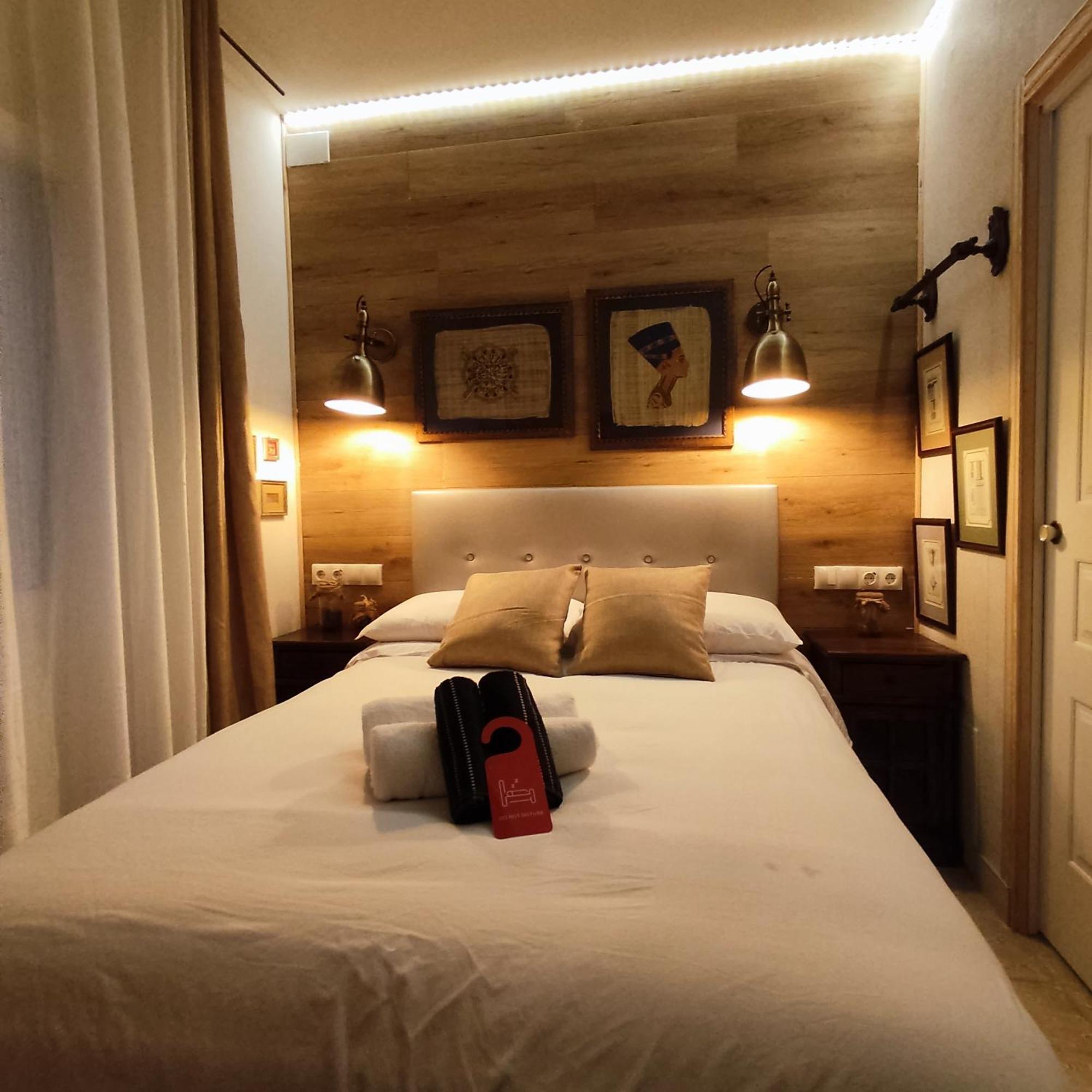 Studio Or Rooms With Private Bathroom Or Rooms With Shared Bathroom Barcellona Esterno foto