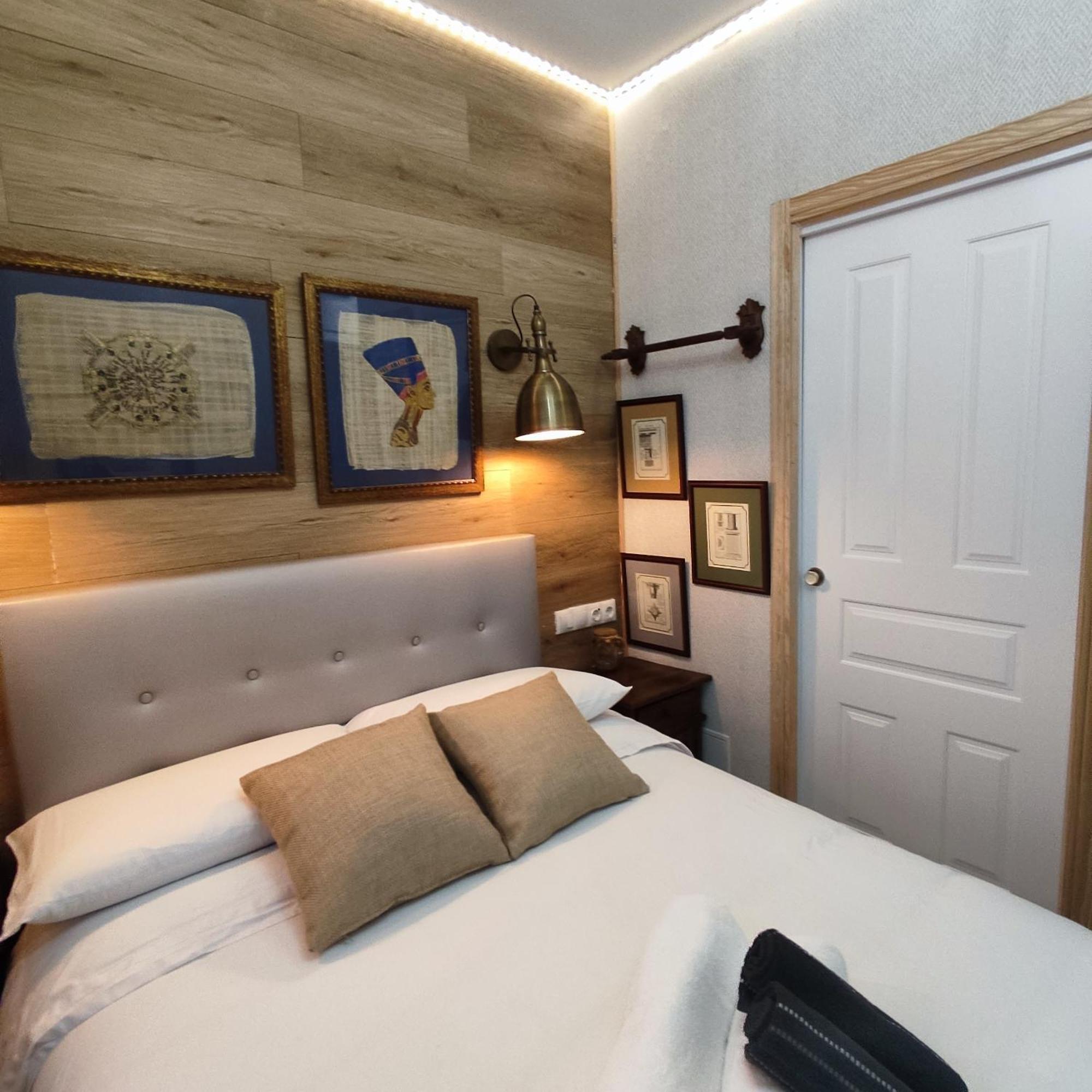 Studio Or Rooms With Private Bathroom Or Rooms With Shared Bathroom Barcellona Esterno foto