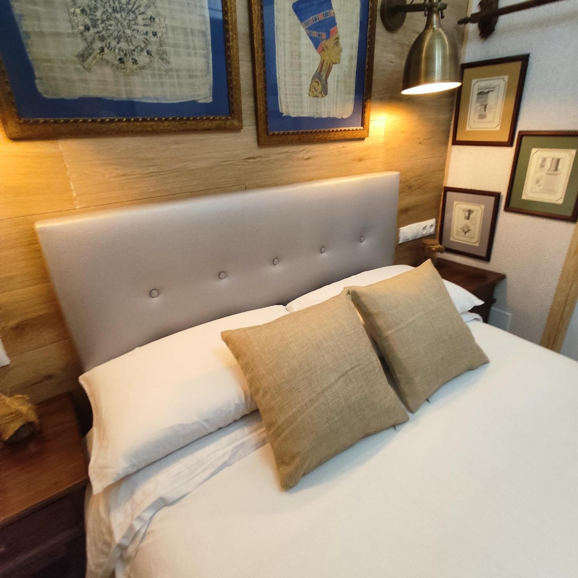 Studio Or Rooms With Private Bathroom Or Rooms With Shared Bathroom Barcellona Esterno foto