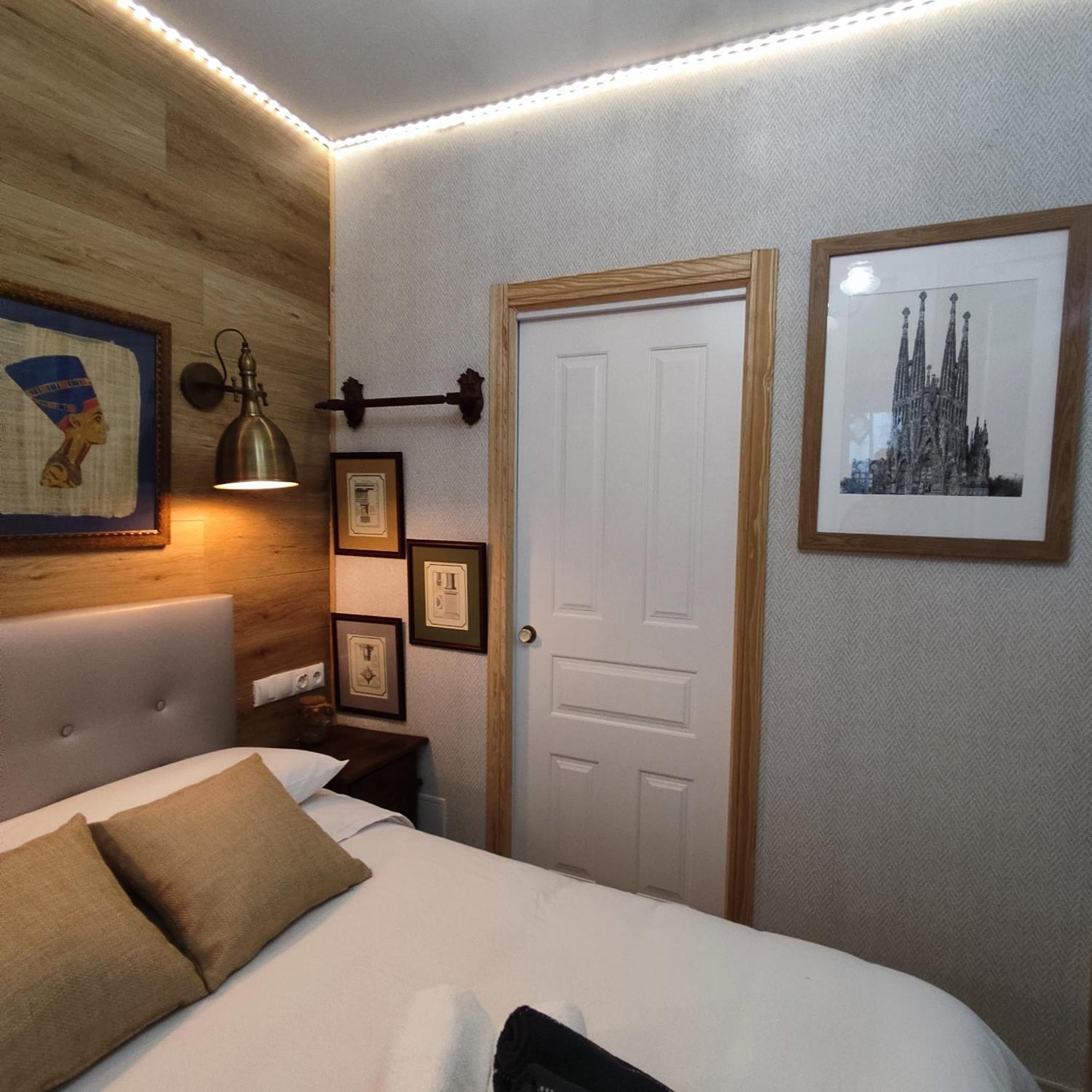 Studio Or Rooms With Private Bathroom Or Rooms With Shared Bathroom Barcellona Esterno foto