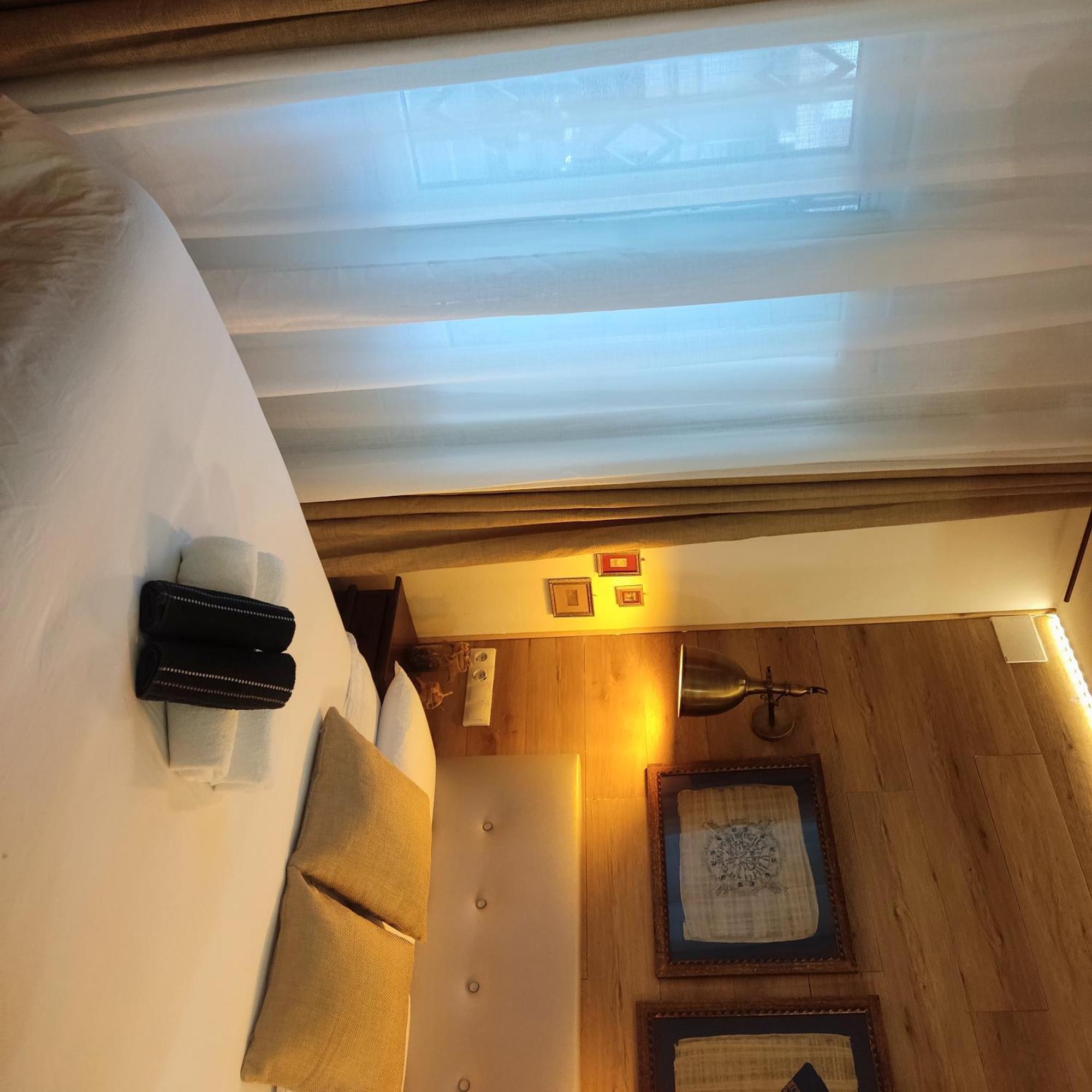 Studio Or Rooms With Private Bathroom Or Rooms With Shared Bathroom Barcellona Esterno foto