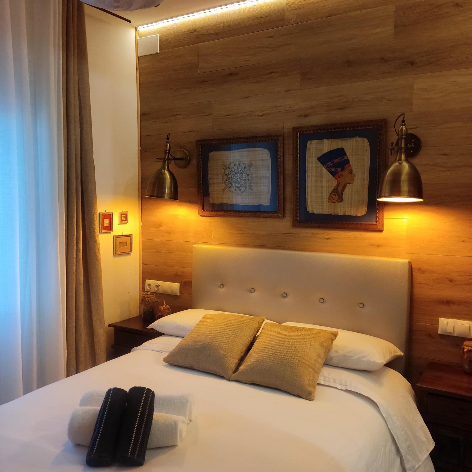 Studio Or Rooms With Private Bathroom Or Rooms With Shared Bathroom Barcellona Esterno foto