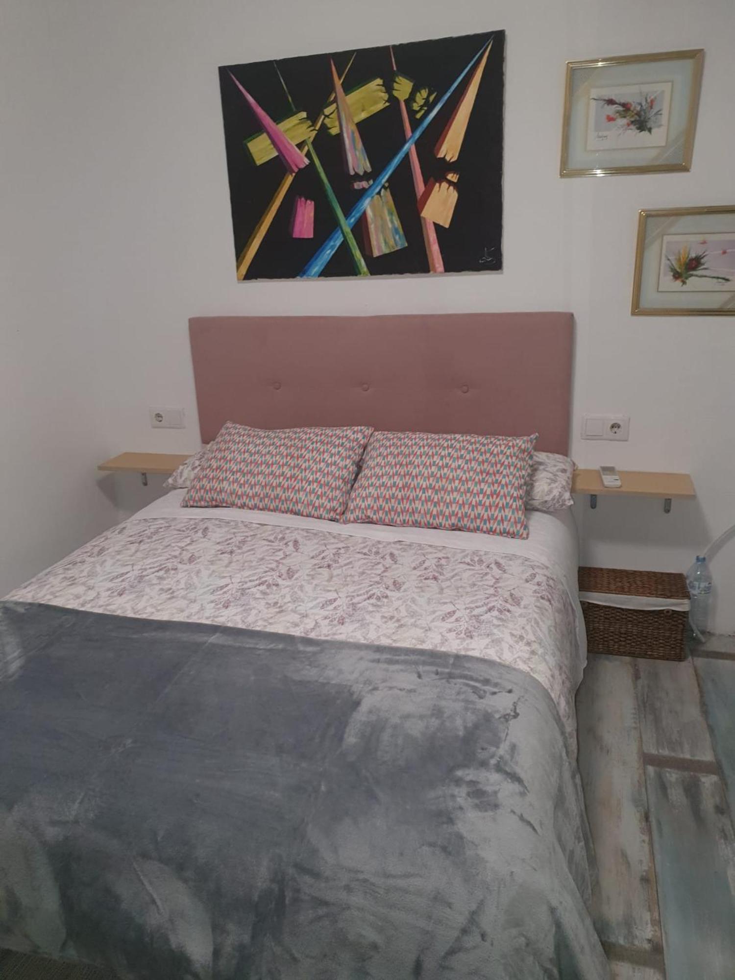 Studio Or Rooms With Private Bathroom Or Rooms With Shared Bathroom Barcellona Esterno foto
