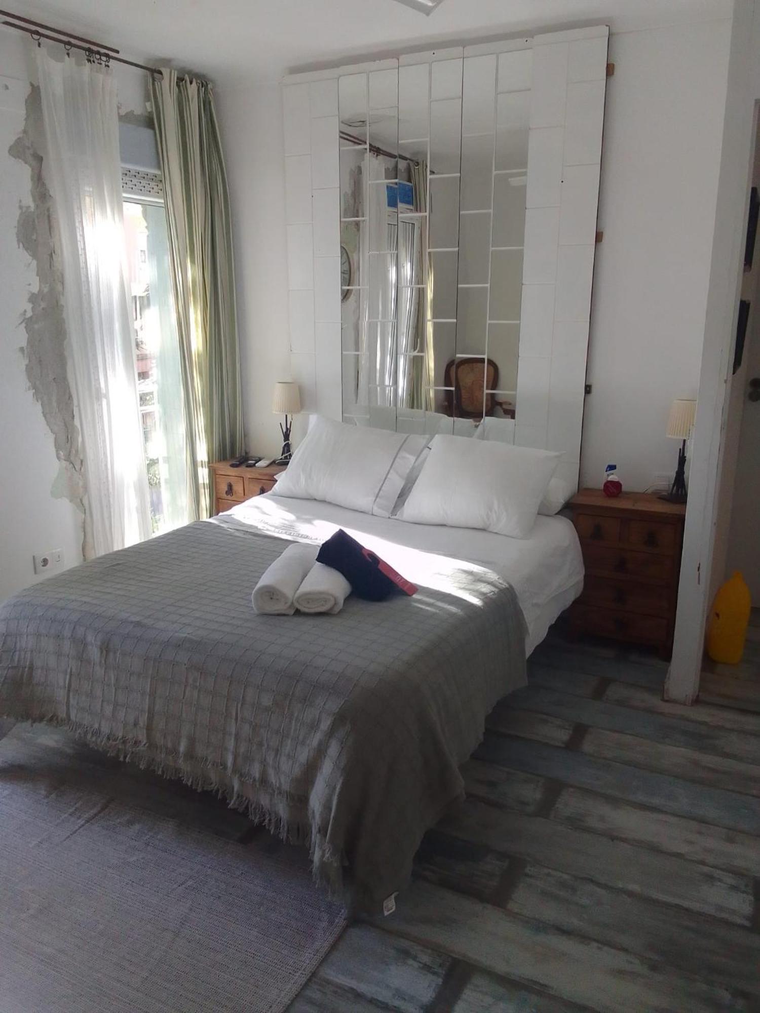 Studio Or Rooms With Private Bathroom Or Rooms With Shared Bathroom Barcellona Esterno foto