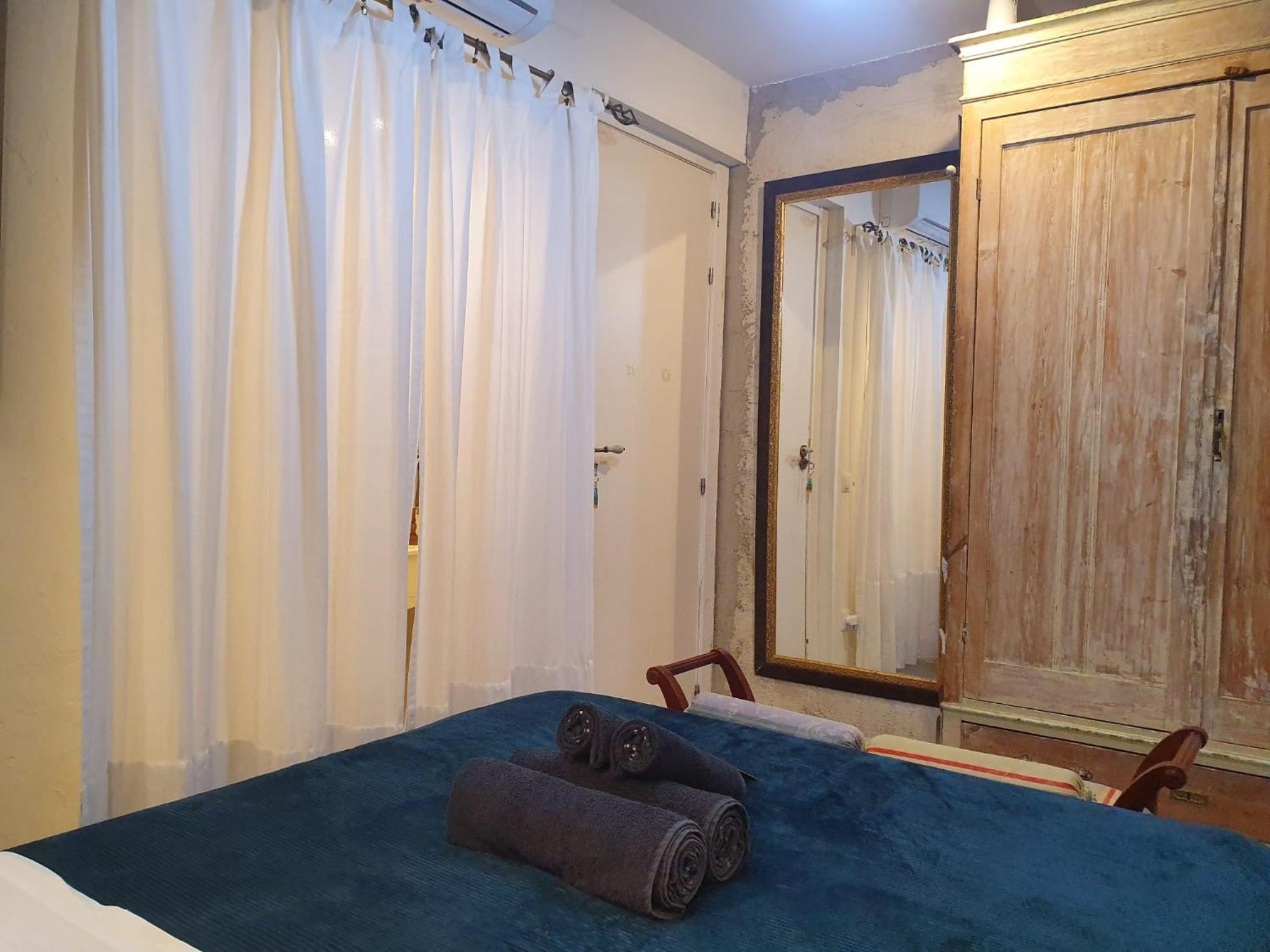 Studio Or Rooms With Private Bathroom Or Rooms With Shared Bathroom Barcellona Esterno foto