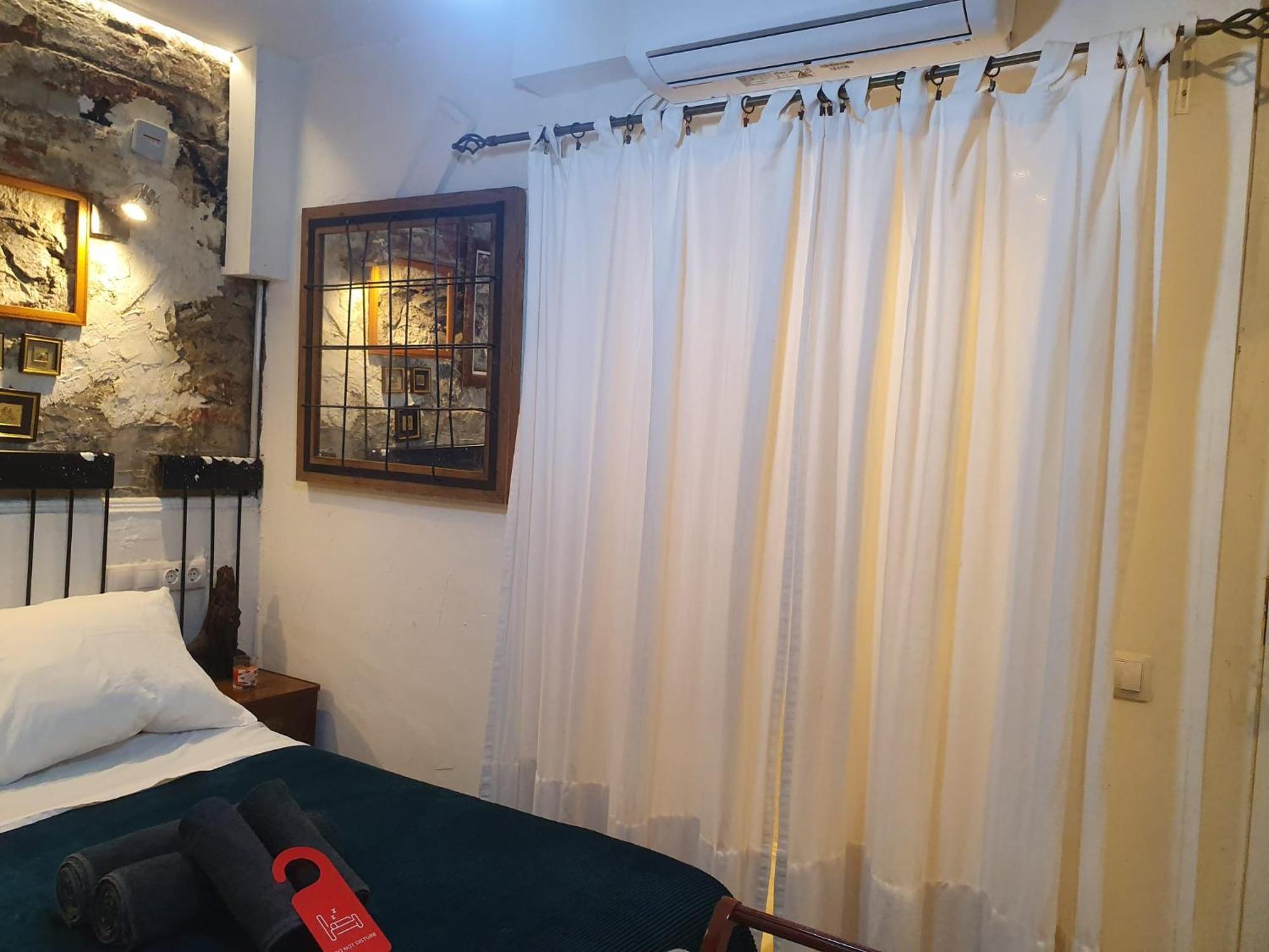 Studio Or Rooms With Private Bathroom Or Rooms With Shared Bathroom Barcellona Esterno foto